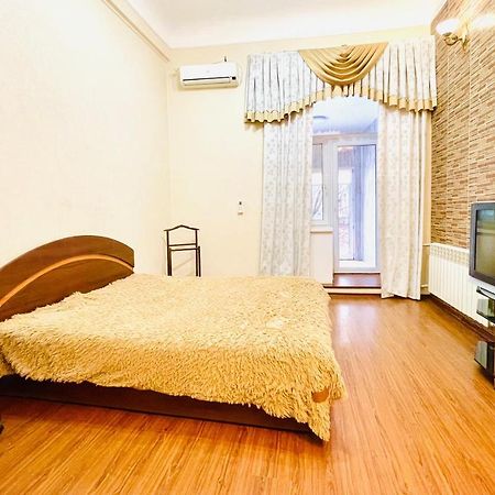 Апартаменты Возле Вокзала, Центр, Проспект Дмитрия Яворницкого Dnipro Esterno foto